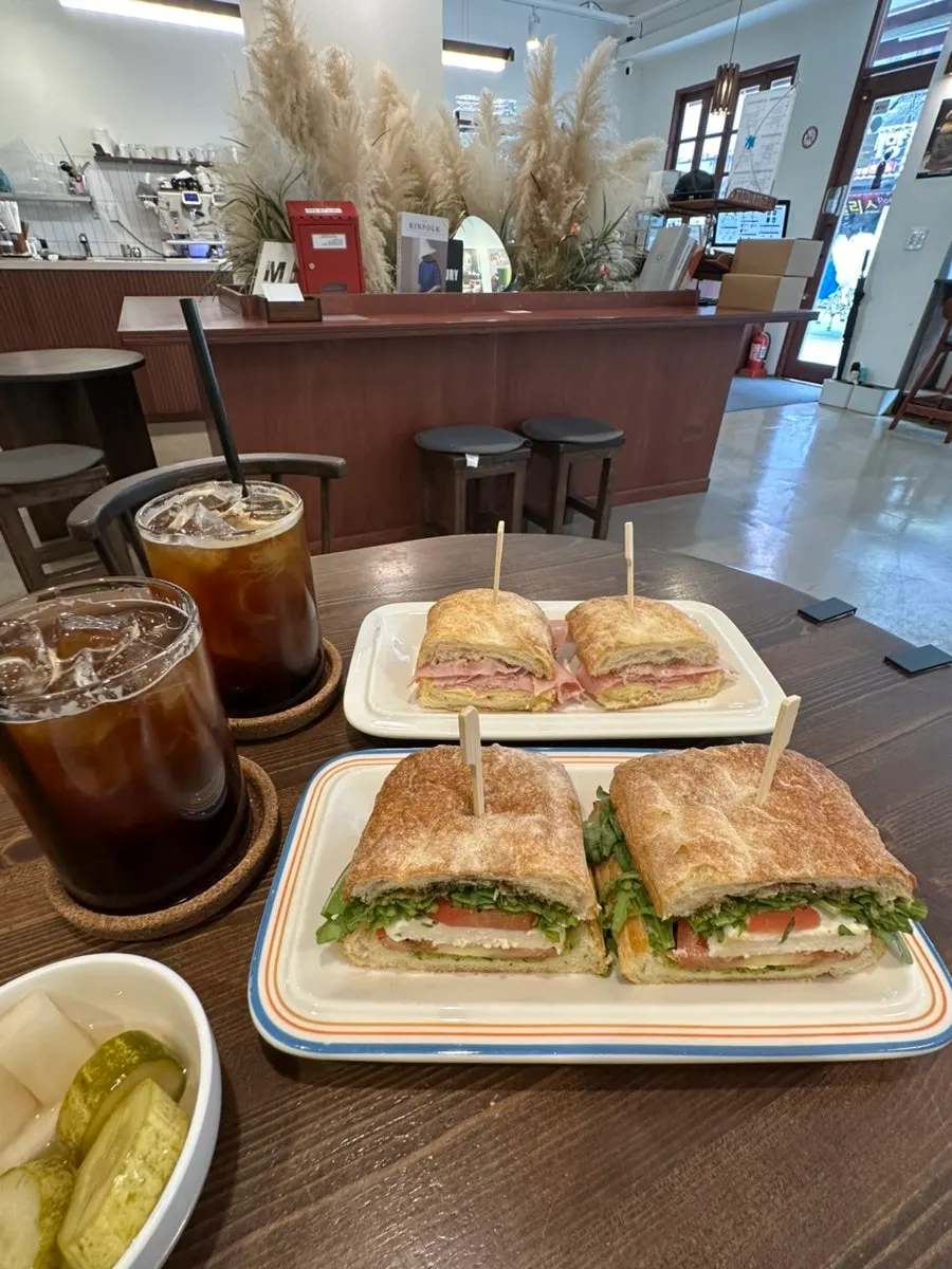 Sandwich plate served with pickles