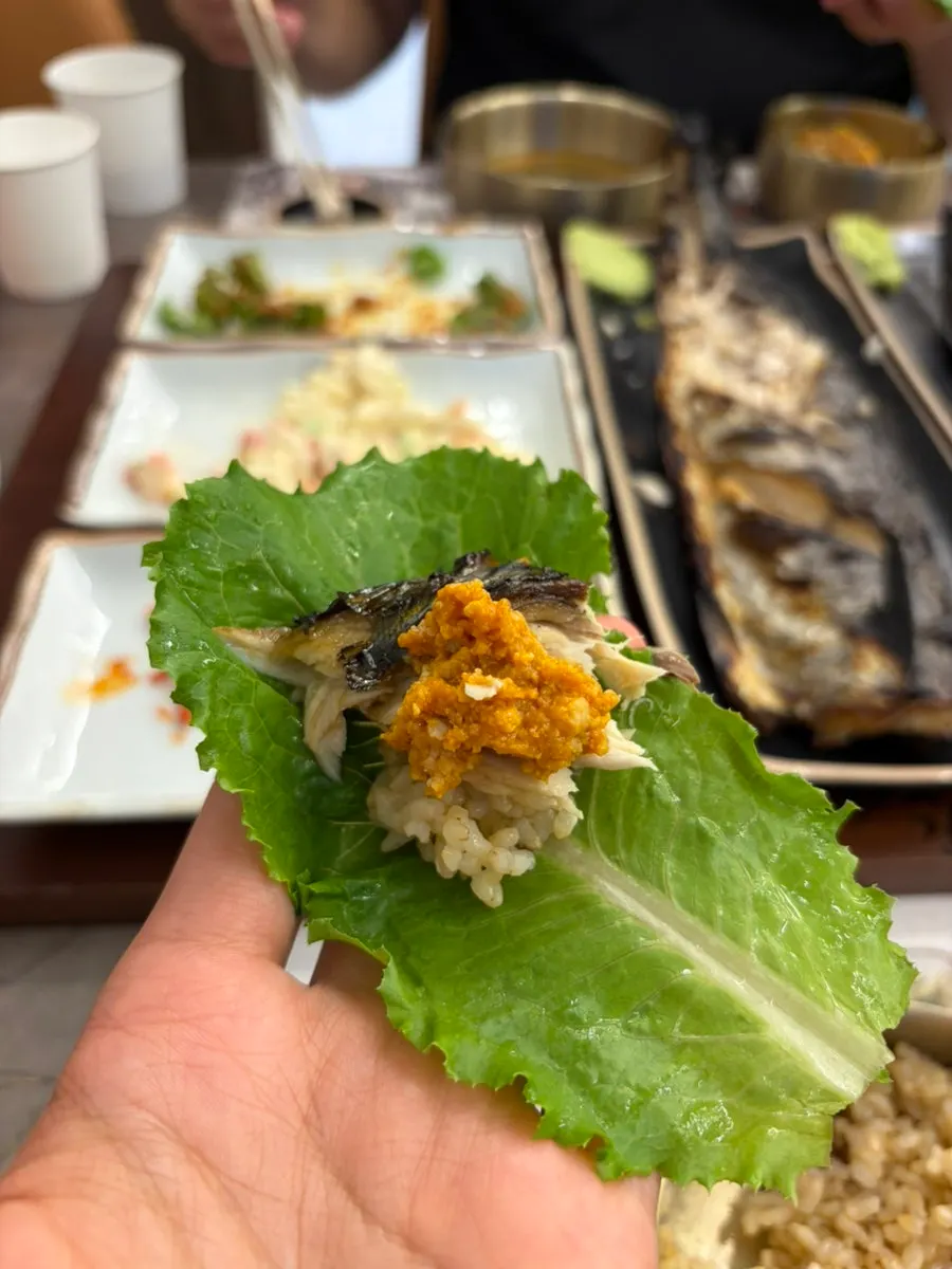 생선 살을 발라낸 접시
