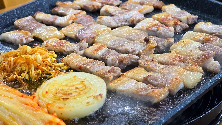 Pork belly cut into bite-sized pieces