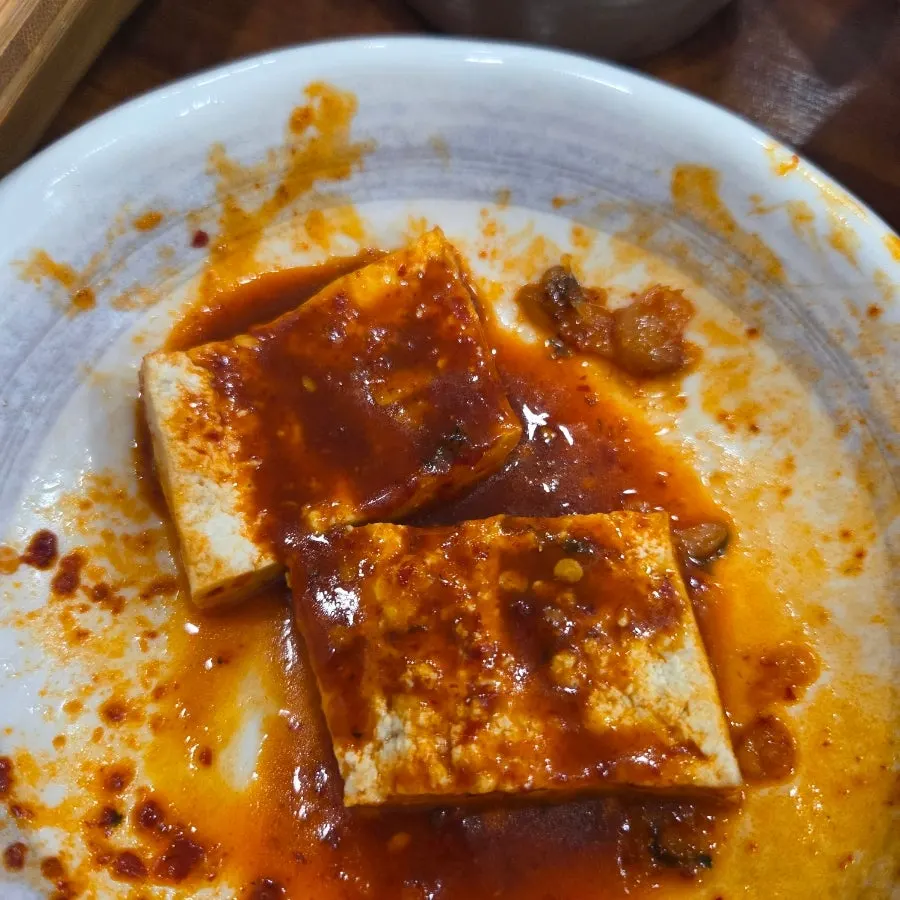 Chewy rice cake soaked in sauce