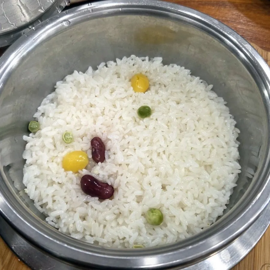 Fragrant pot rice served for 2