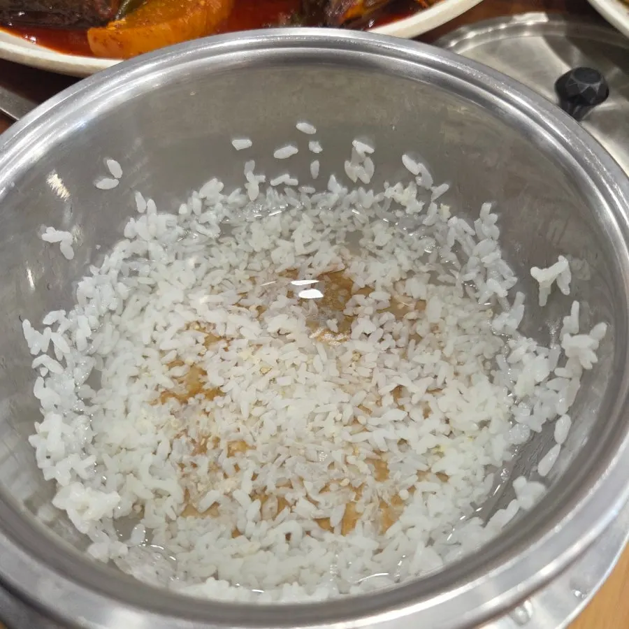Glossy suhyangmi pot rice with lid opened
