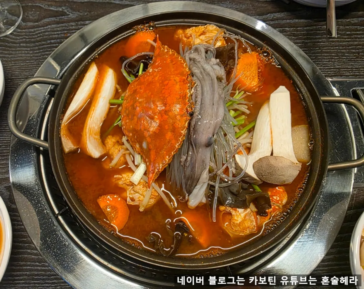 Rice served ready to mix with crab dishes