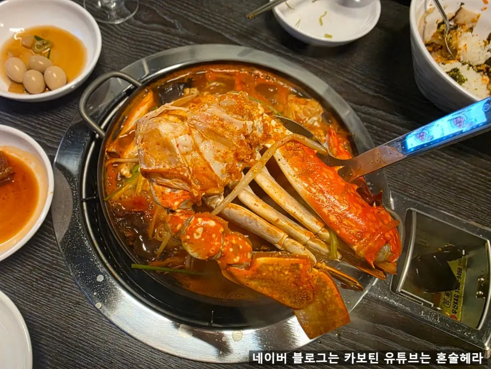 A pot of Aemo Kkotgejang's blue crab stew