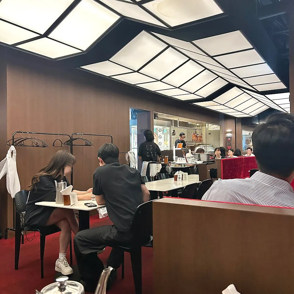 밀전병에 북경오리와 채소를 올린 모습