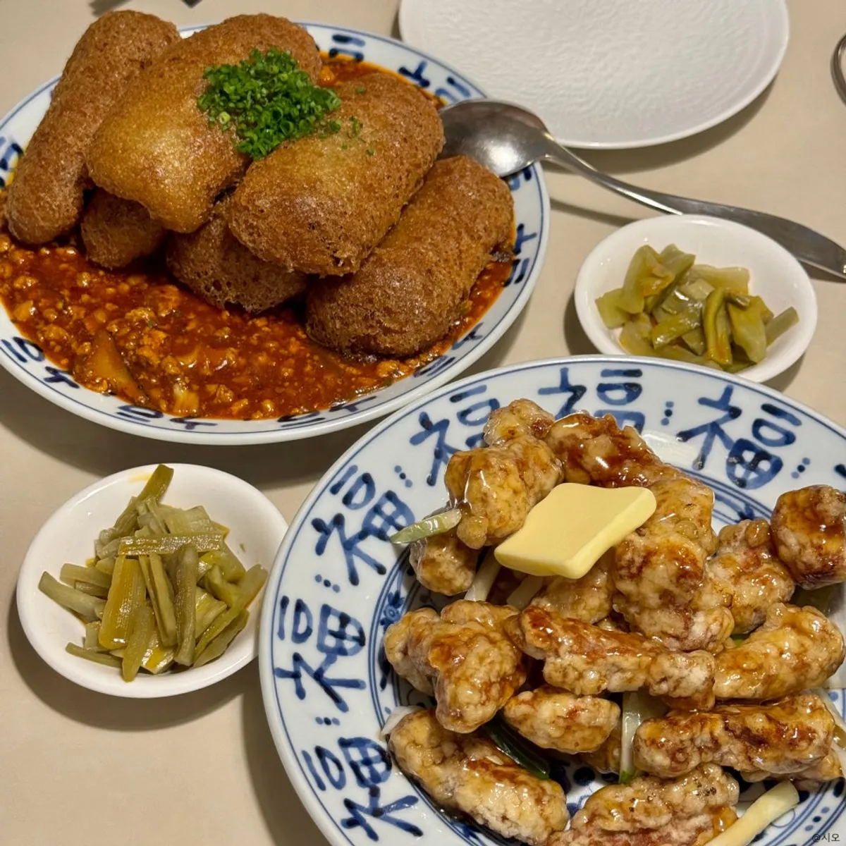 보보식당 압구정 마라소스 가지튀김과 동파육 상차림