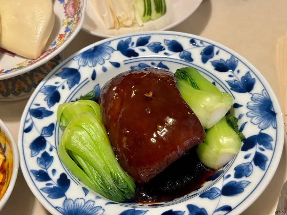 먹기 좋게 잘라 나온 보보식당 동파육