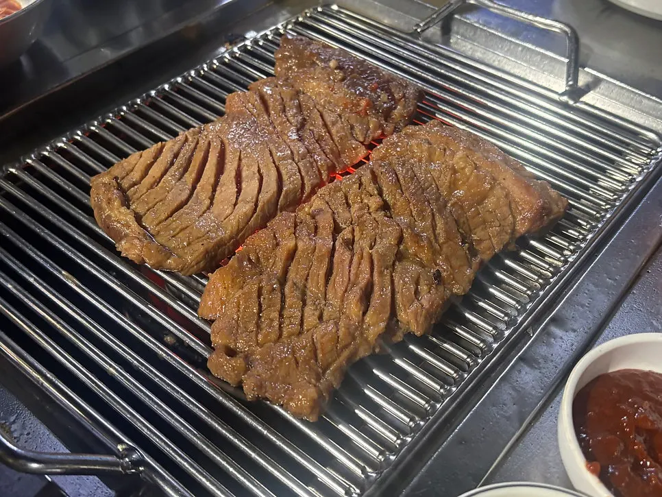 Retro outdoor Korean BBQ restaurant in Apgujeong
