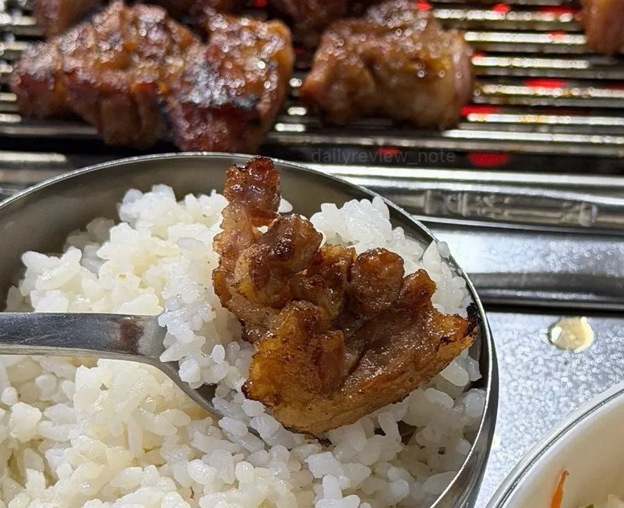 Charcoal-grilled pork king ribs and side dishes