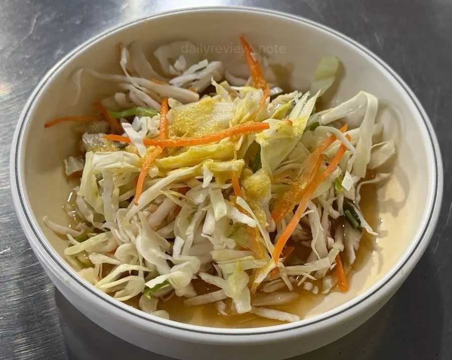 Kimchi and seasoned bean sprout side dishes