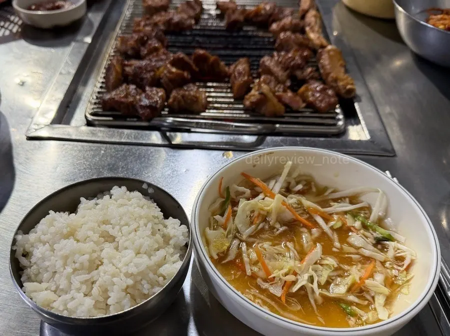 Pork ribs with pickled cabbage