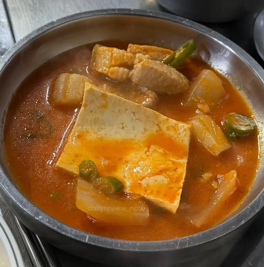 Gochujang stew with tofu and pork