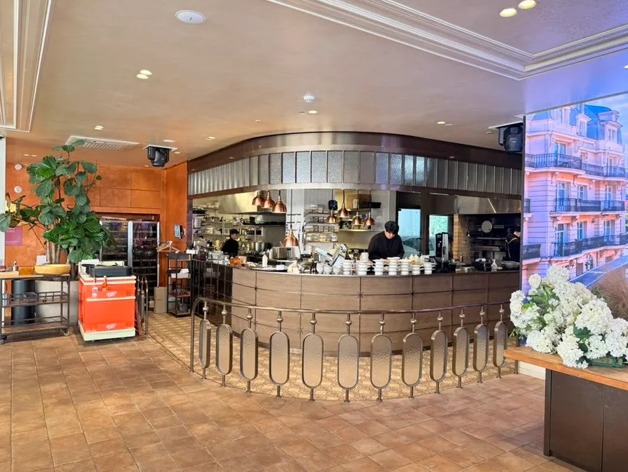 Restaurant space with terrace floor-to-ceiling window views