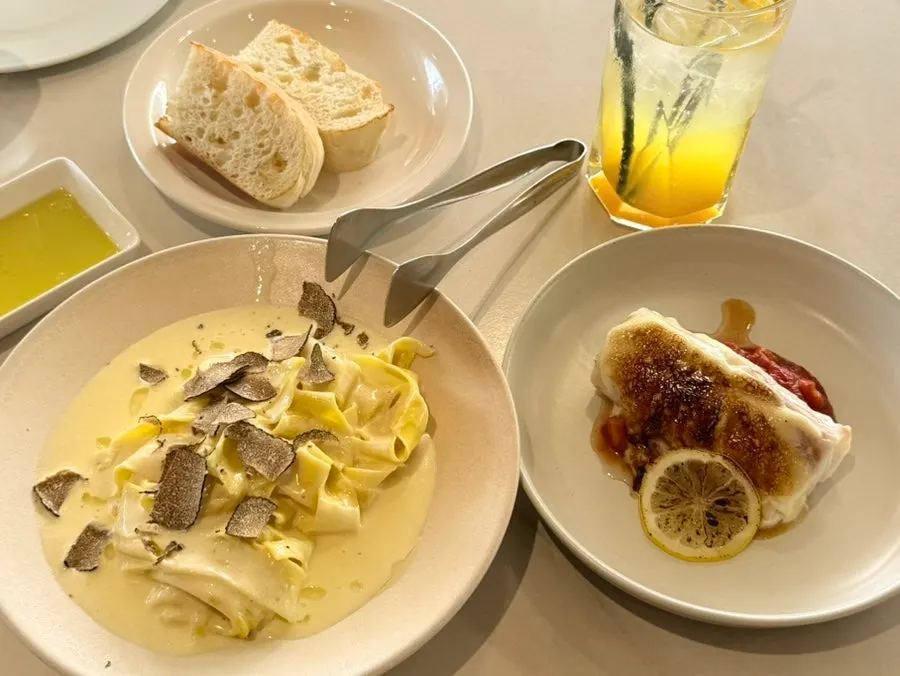 Bread and hallabong ade