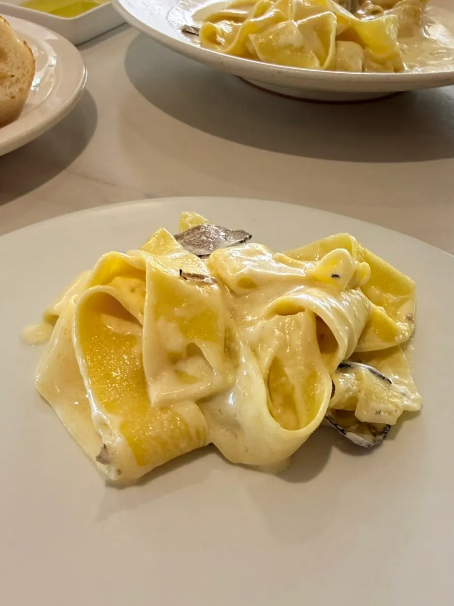 Cheese pasta topped with fresh truffle