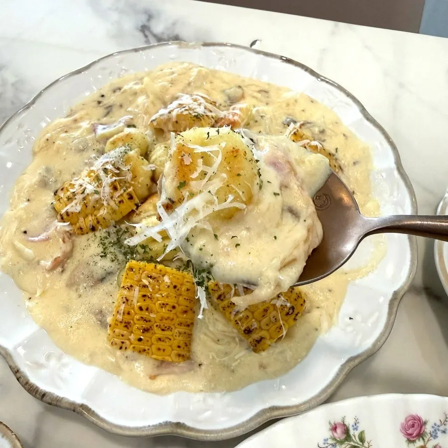Table set with the corn gnocchi