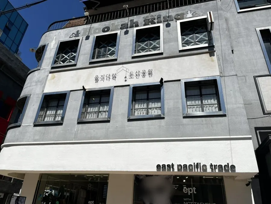 Bangunan Eulji Darak dekat Stesen Apgujeong Rodeo