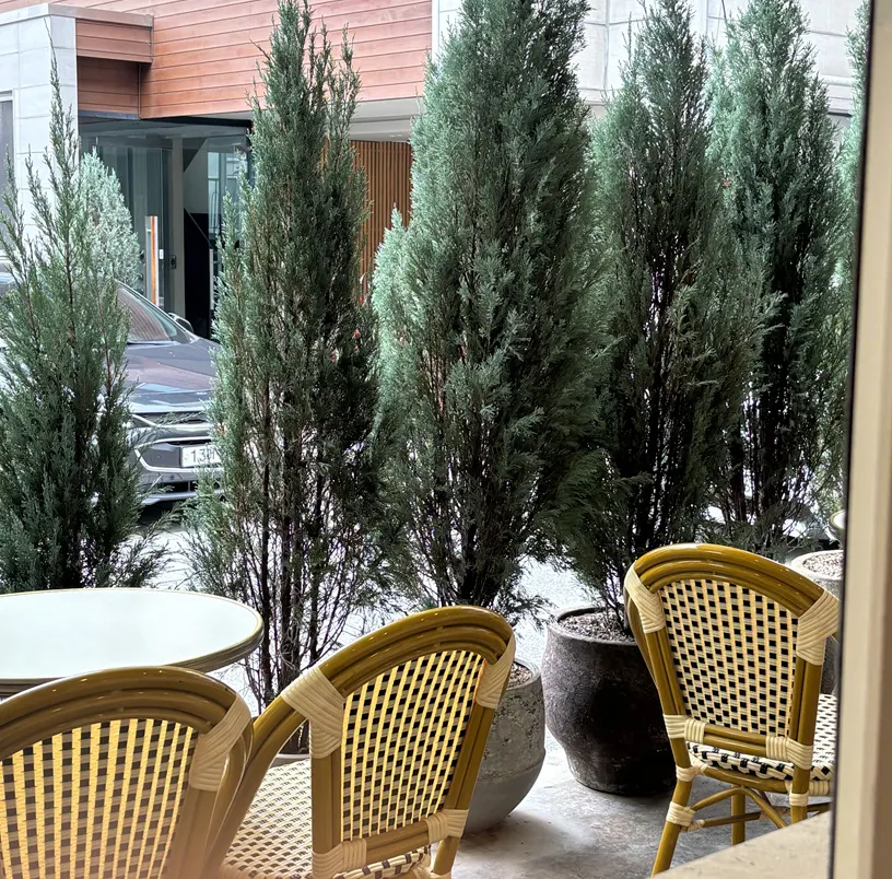 Terrace seating in front of Le Bon Goûter