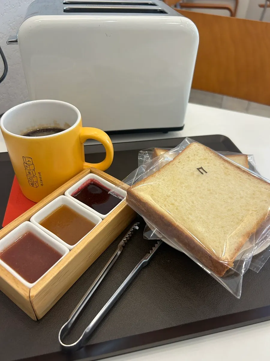 S-sikppang and D-sikppang on a table