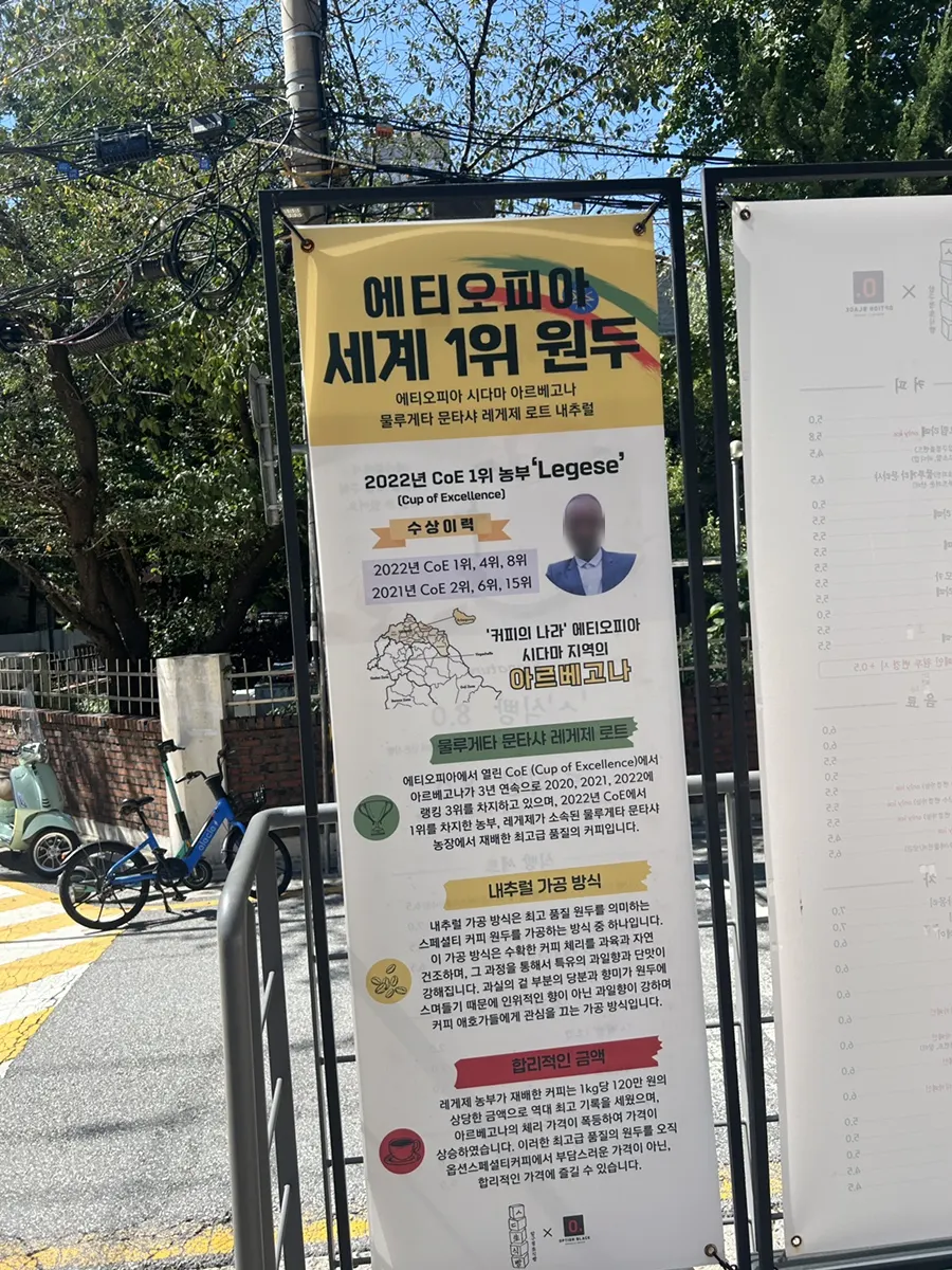 매장에서 판매하는 식빵과 디저트
