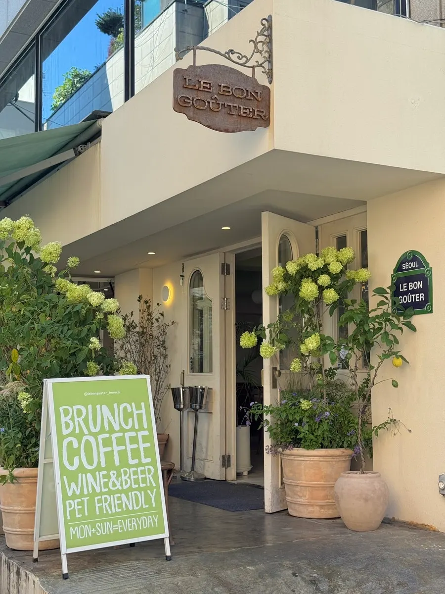 Le Bon Goûter's exterior with a European alley feel