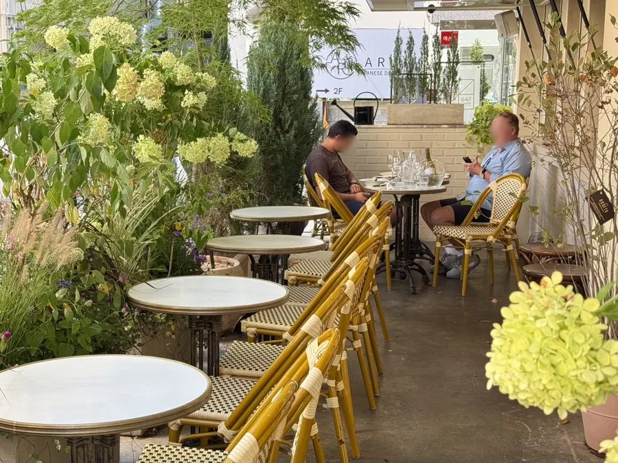 Terrace seating placed near the entrance of Le Bon Goûter