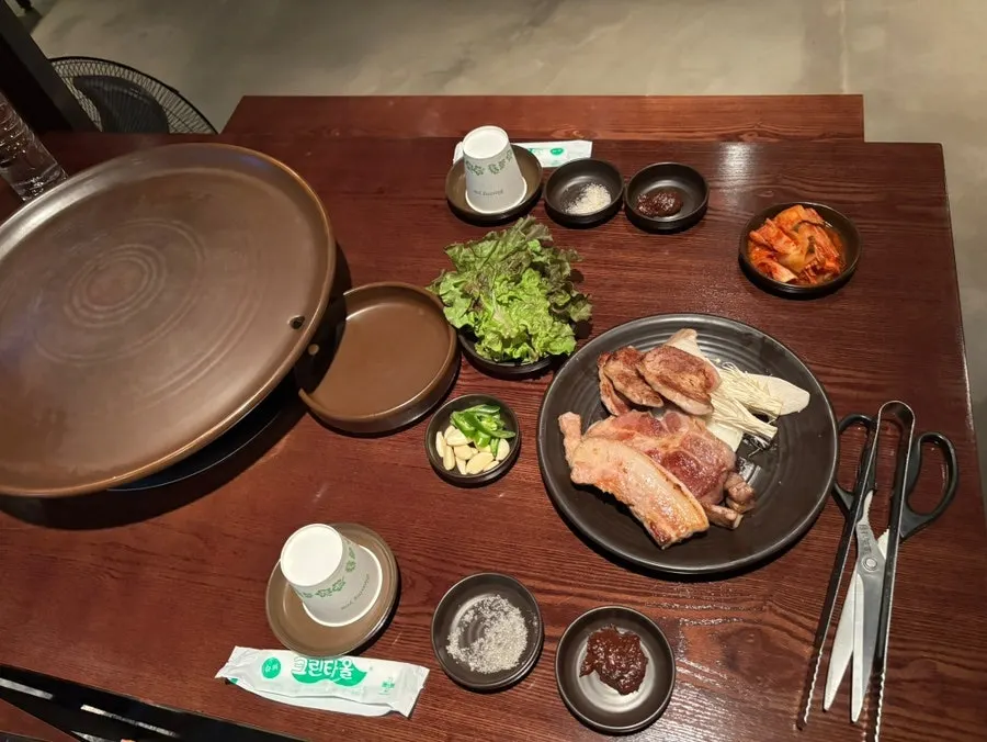 Table set with the reservation set