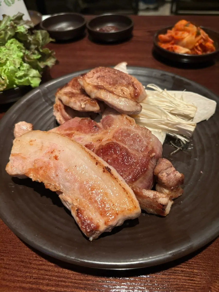 Pre-grilled meat cooked by a staff member