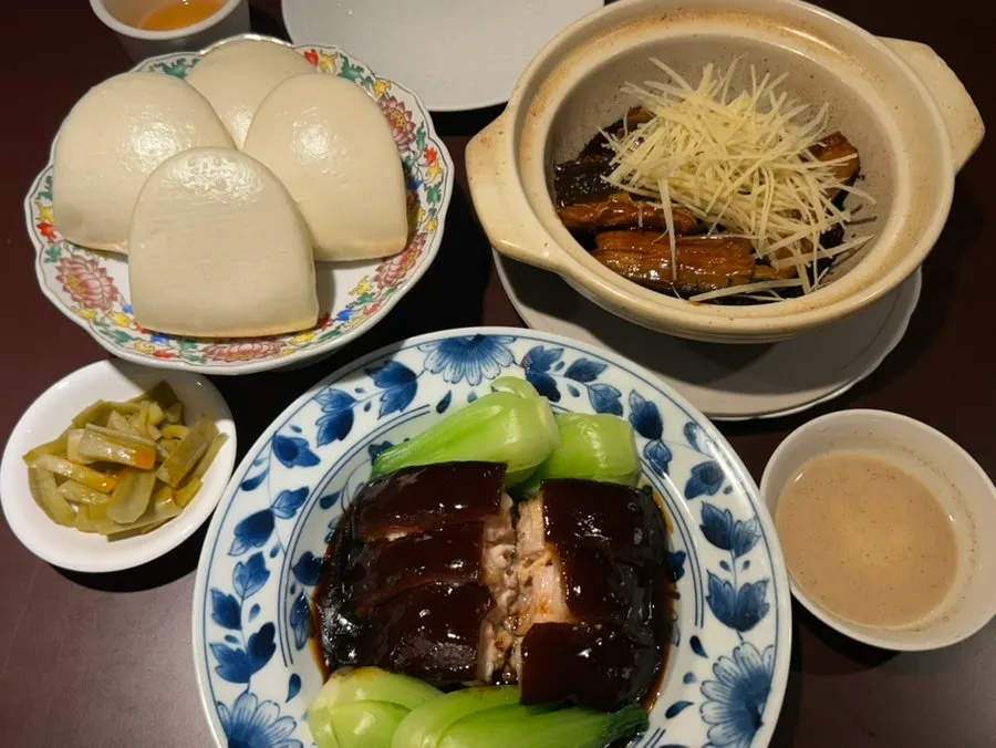 Braised eel with sesame sauce as a full spread