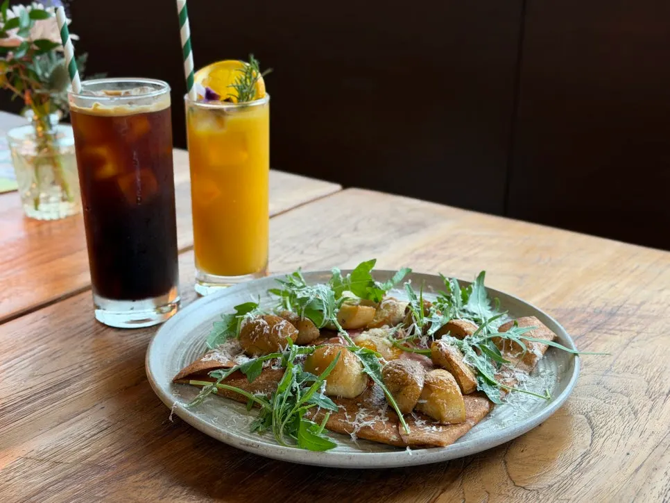 Thinly cooked buckwheat batter galette