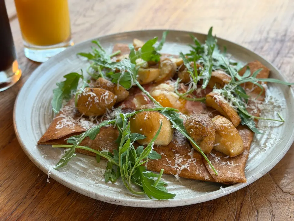 Cross-section of the galette topped with jambon and mushrooms
