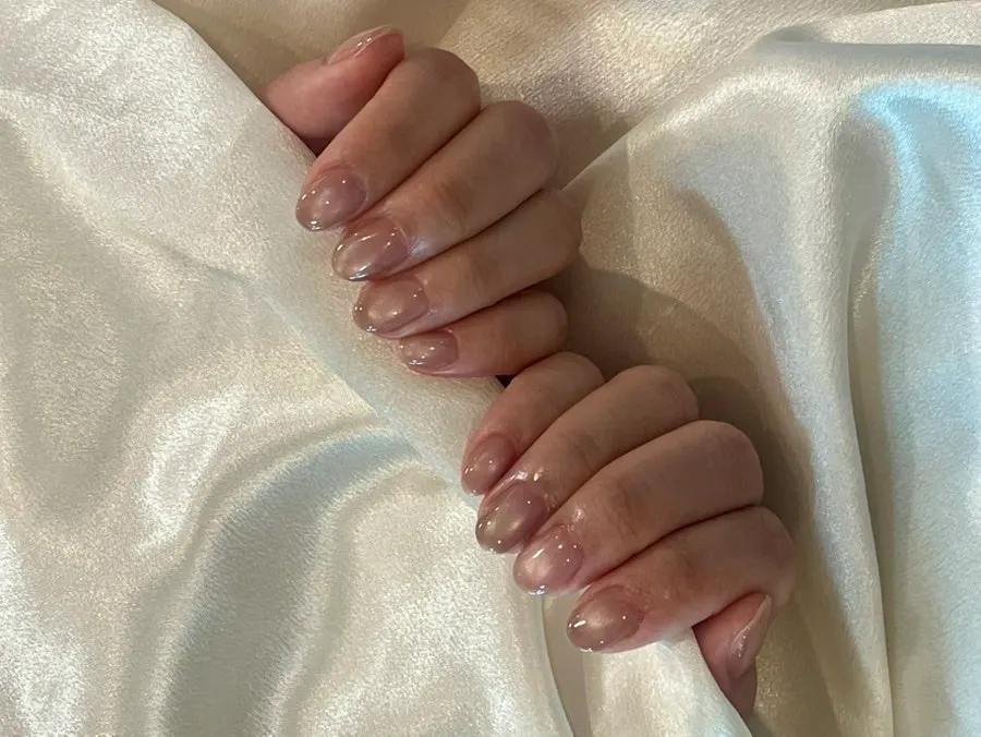 Finished subtle pink magnetic nails