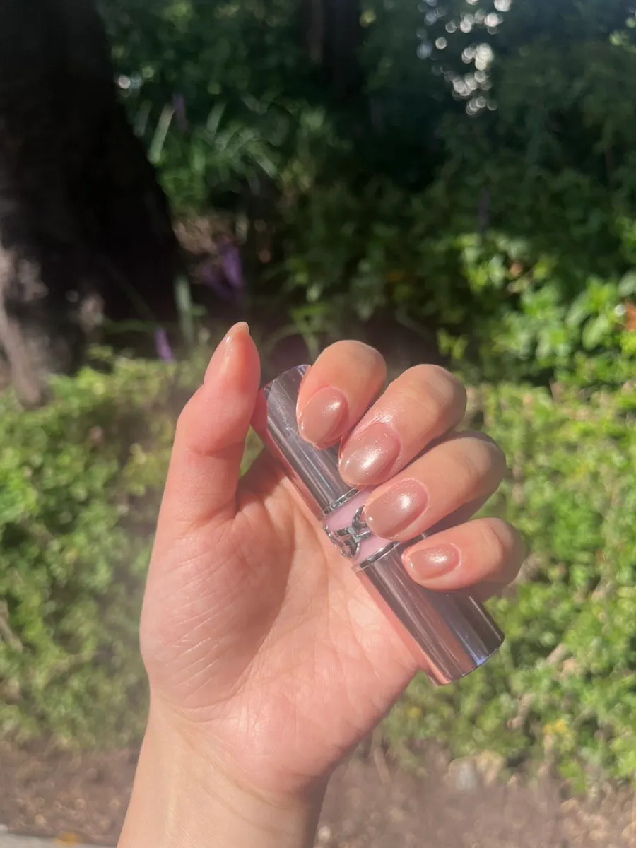 Magnetic nails sparkling at different angles