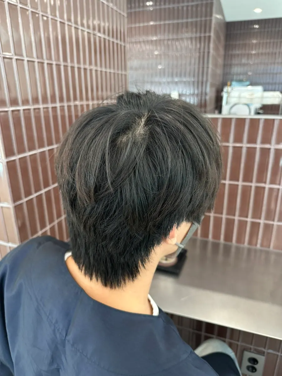남성 헤어 시술 전 디자이너 상담