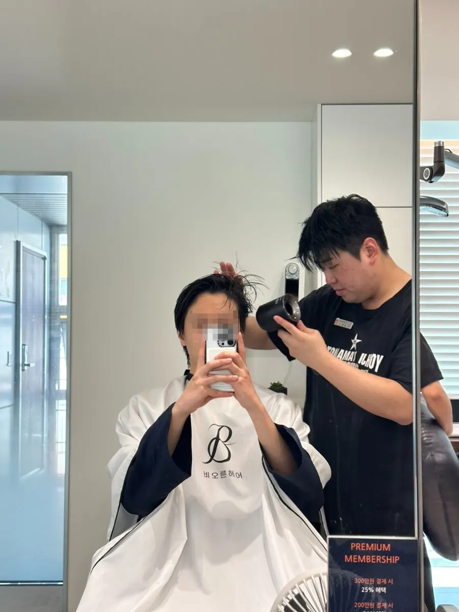 옆머리 정리와 텍스처 펌 시술 전 모습