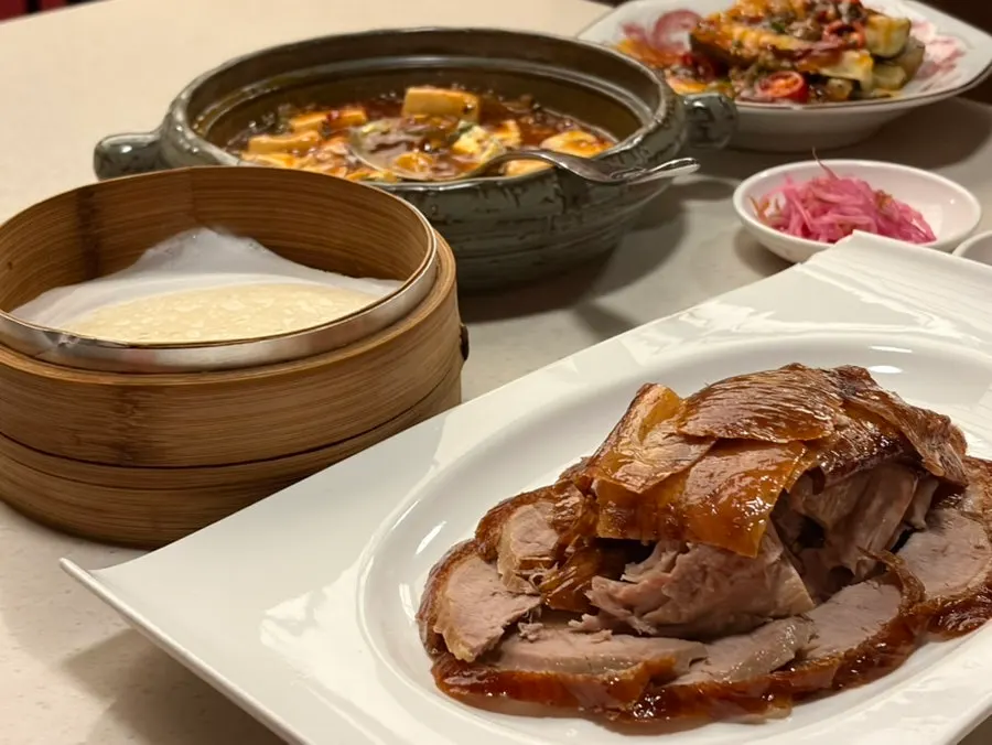 Peking duck with skin and meat separated