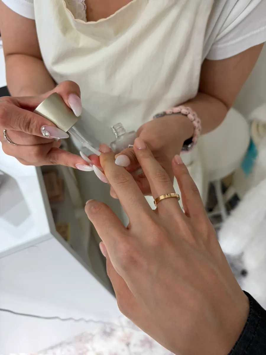 Finished nude no.4 one-color manicure