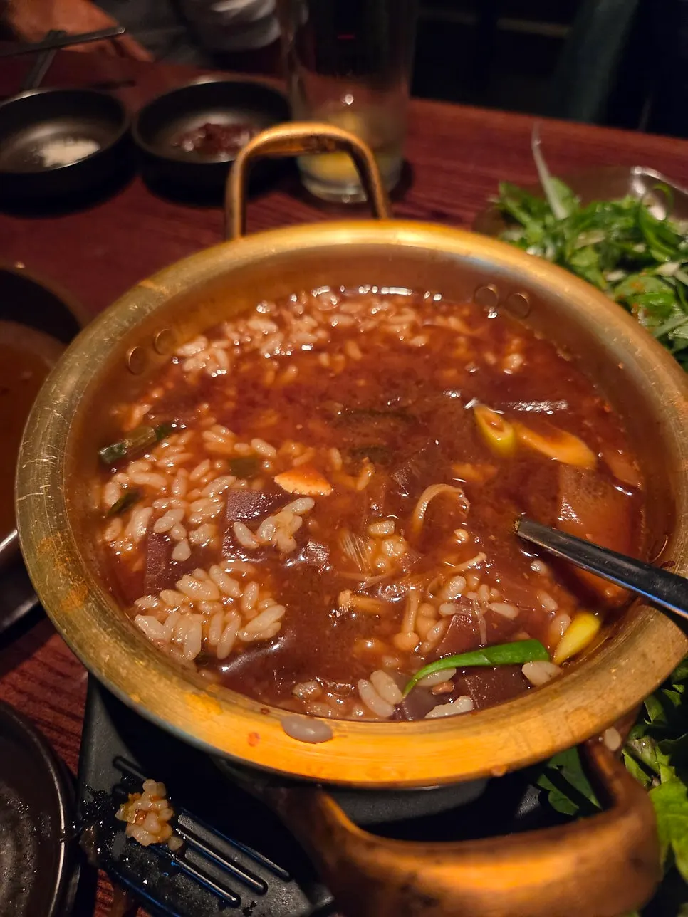 추가 주문한 된장찌개와 공기밥