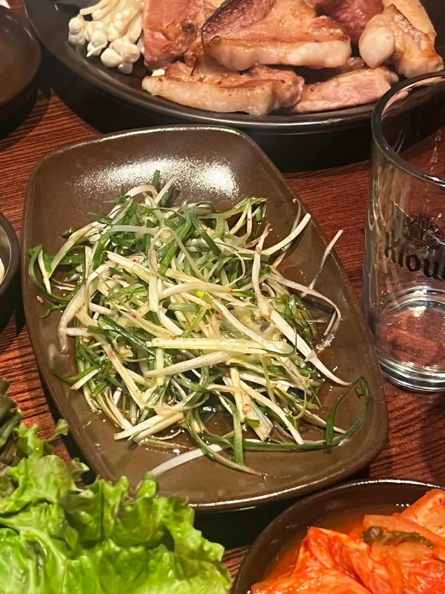Basic table setting for a meat meal