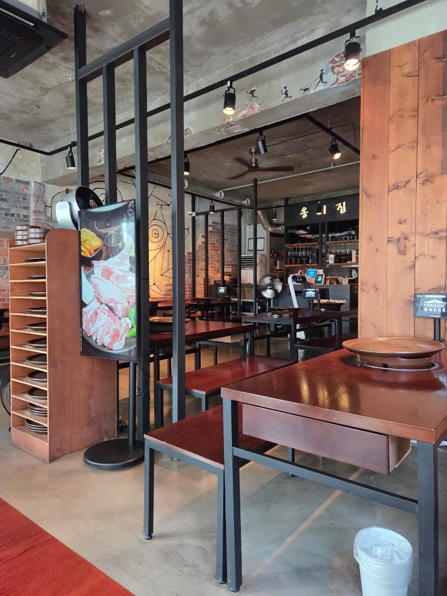 Onggi Jip restaurant atmosphere