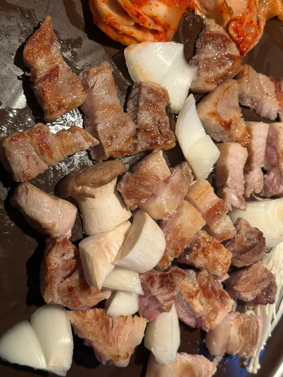 Eating pre-grilled pork belly
