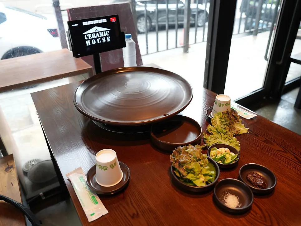 Onggijip dining space suitable for company dinners