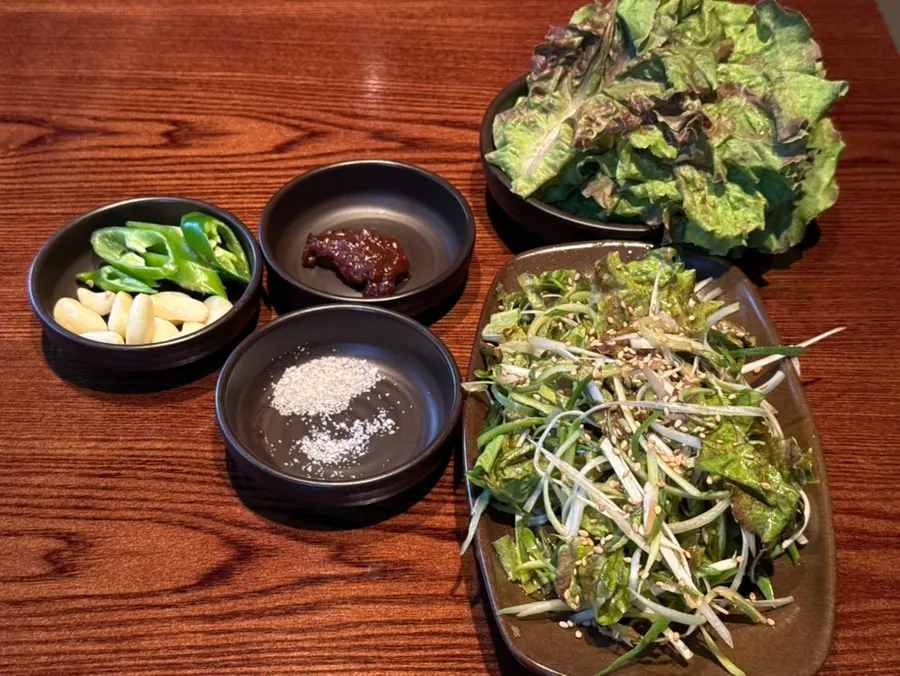 Basic side-dish setting for pork belly