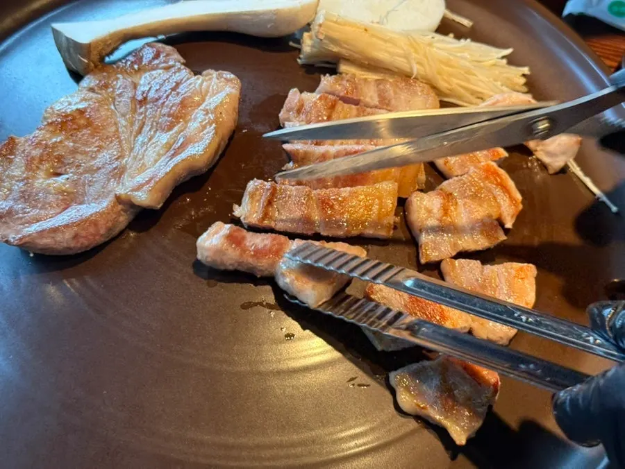 Meat on an earthenware grill