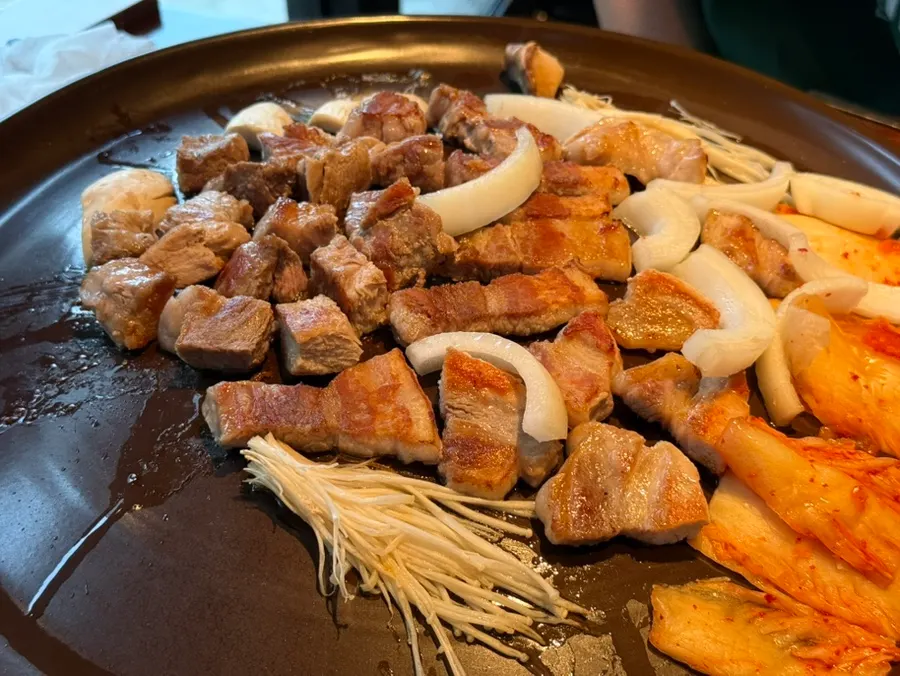 Meat grilling at Ongijip