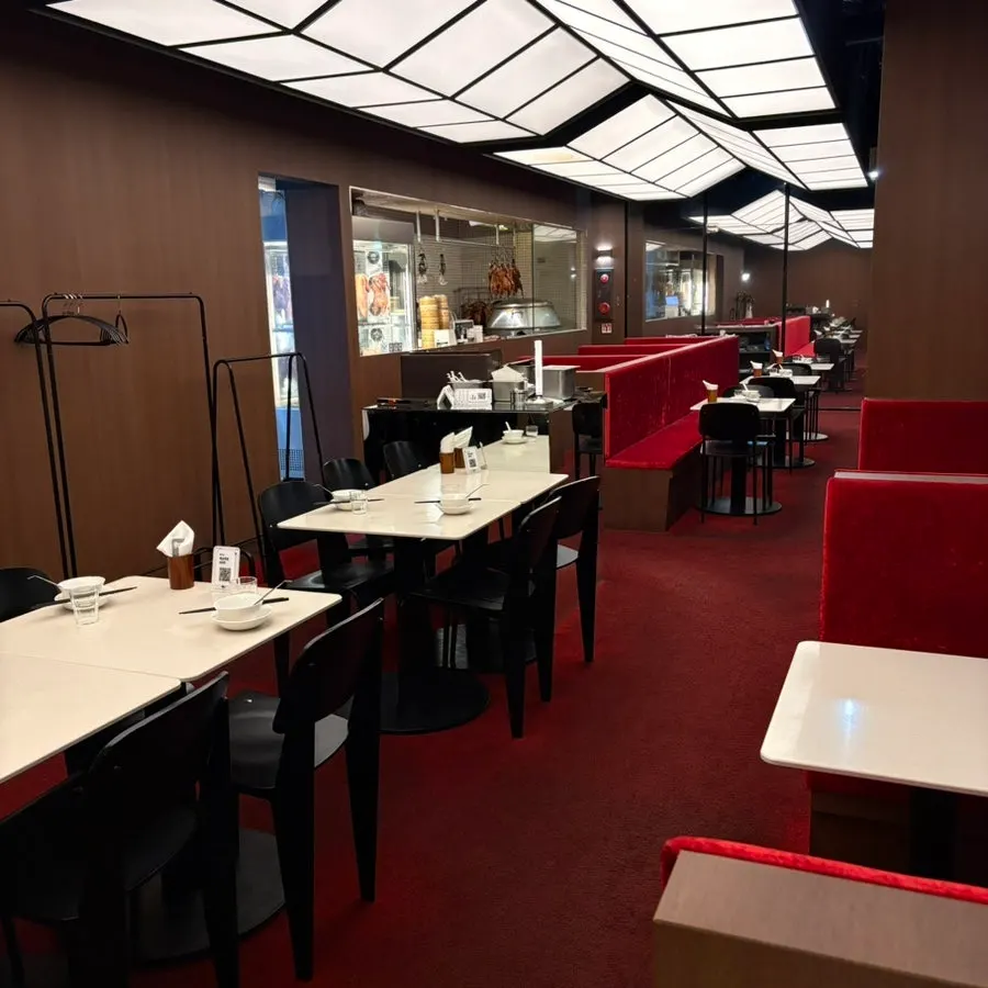 A restaurant atmosphere suited to conversation over a meal