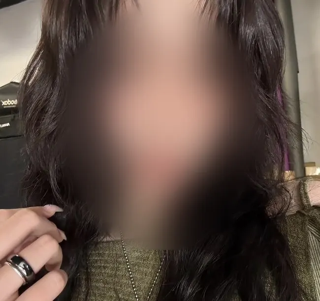 Uneven tones in hair before the treatment
