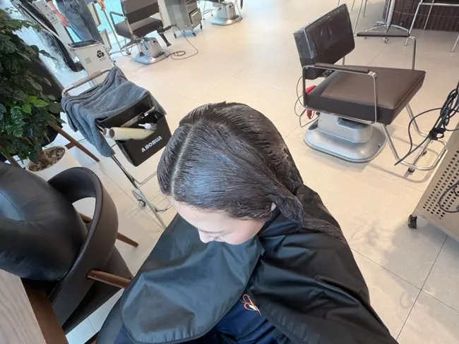 Applying scalp protectant