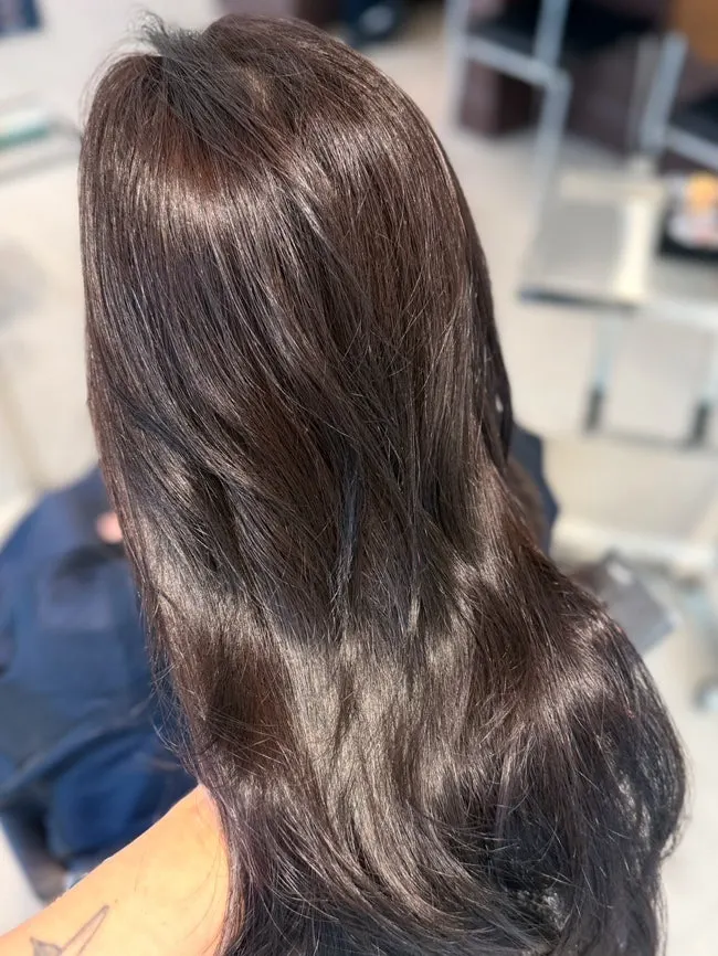 Vivid brown color after blow-drying