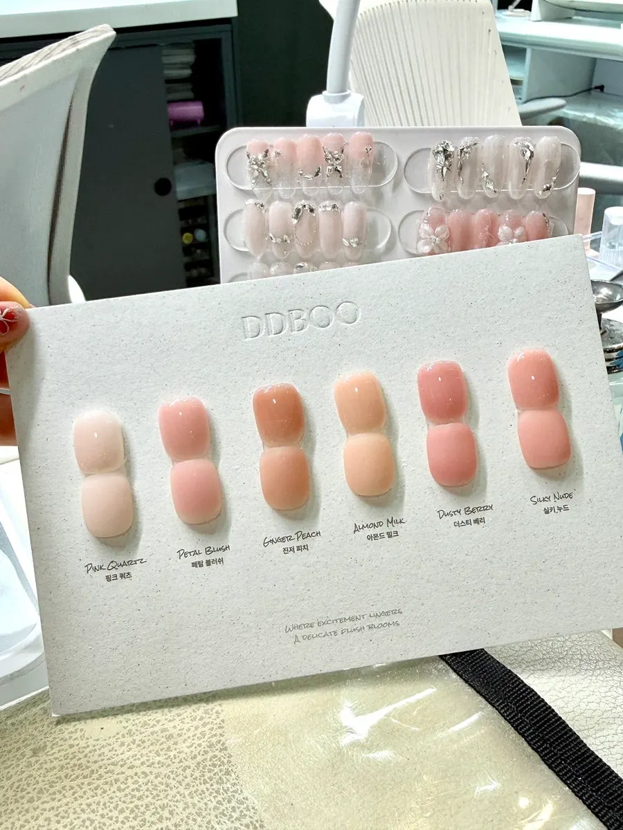 웨딩네일 분위기의 이달의 아트 디자인